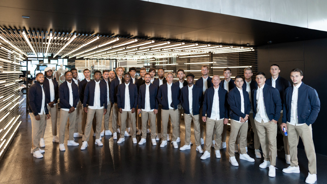 AlphaTauri x FCRB Salzburg_Team_Portrait_3004(1)