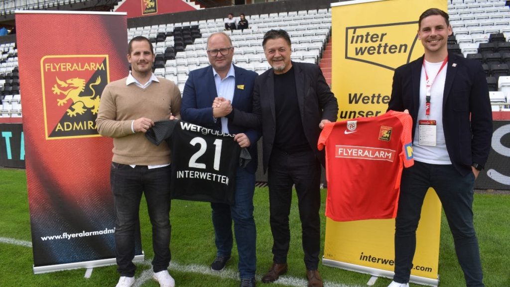 Alexander Saam (Country Manager Österreich Interwetten), Stefan Sulzbacher (Vorstandssprecher Interwetten), Gerhard Bügler (Aufsichtsratsvorsitzender FC Flyeralarm Admira), Thomas Drabek (Geschäftsführer FC Flyeralarm Admira)