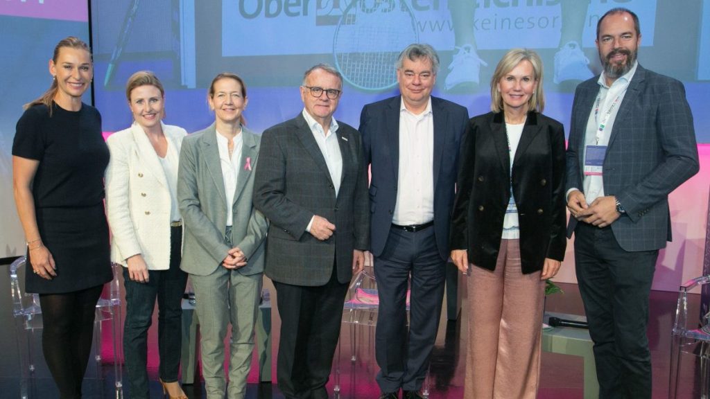 v. l.: Barbara Schett (Turnierbotschafterin Upper Austria Ladies Linz), Susanne Raab (Bundesministerin für Frauen, Familie, Jugend und Integration), Sandra Reichel (Turnierdirektorin Upper Austria Ladies Linz), Hans Niessl (Präsident Sport Austria), Werner Kogler (Vize-Kanzler und Bundesminister für Sport, Kunst, Kultur und öffentlicher Dienst), Micky Lawler (Präsidentin der Damentennisprofiorganisation WTA), Jürgen Roth (Vize-Präsident des Österreichischen Tennisverband ÖTV) - (c) Cityfoto.at